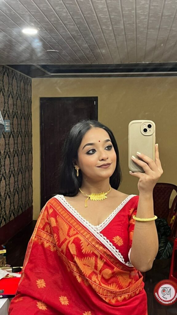 Lojjaboti (with customized Blouse)